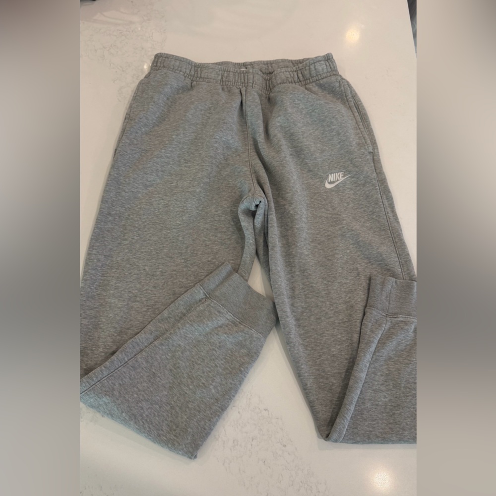 Nike Men’s Heather Gray Jogger Sweatpants with White Logo w/ back pocket
